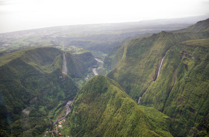 Vue des montagnes depuis l'hélicoptère